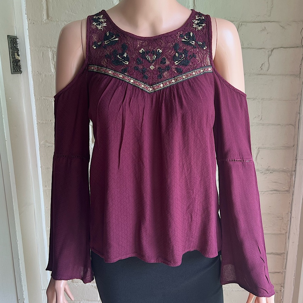 Rewind size small maroon and gold lace detail boho long sleeve